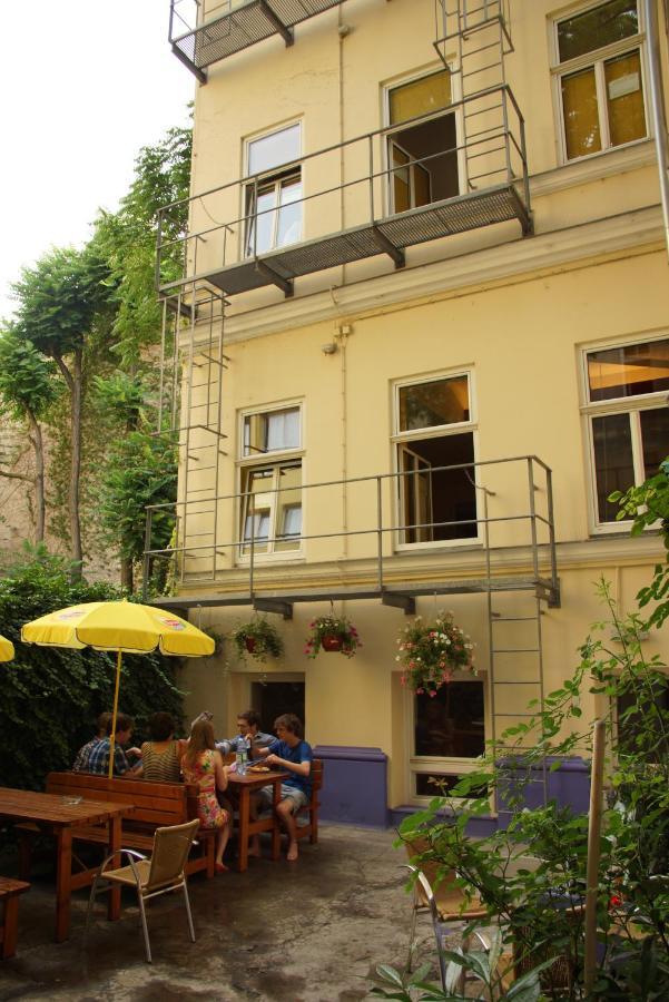 Westend City Hostel Vienna Exterior photo